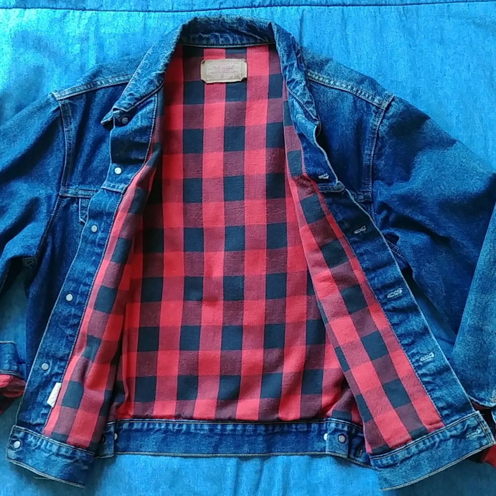 Vintage buffalo plaid lined Levis denim jacket